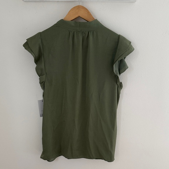 Nine West Kohls Army Green Ruffle Sleeve V-Neck Blouse hunter green size small - Picture 5 of 5